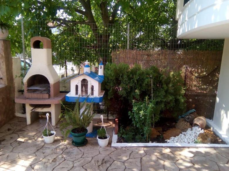 Oasis Apartment Неа Миханиона Екстериор снимка